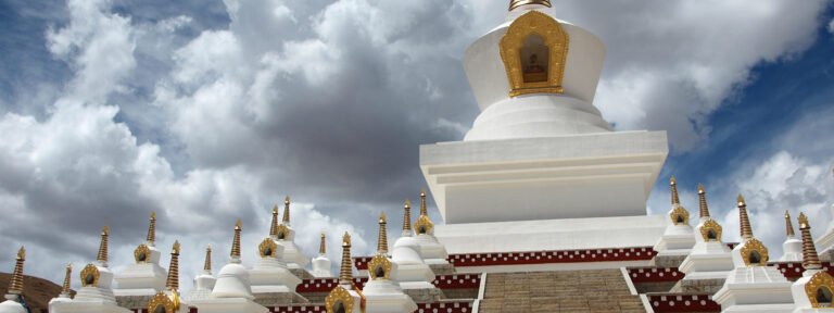 tibetan stupas in china